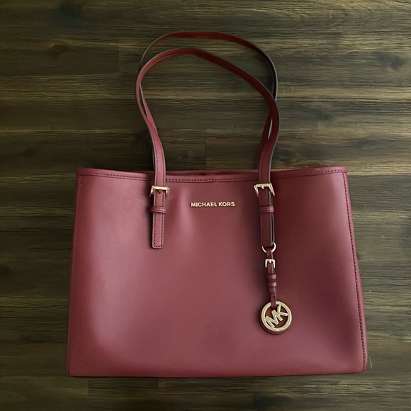 Michael Kors Burgundy Saffiano Leather Open Top Shoulder Tote Bag - Picture 1 of 12